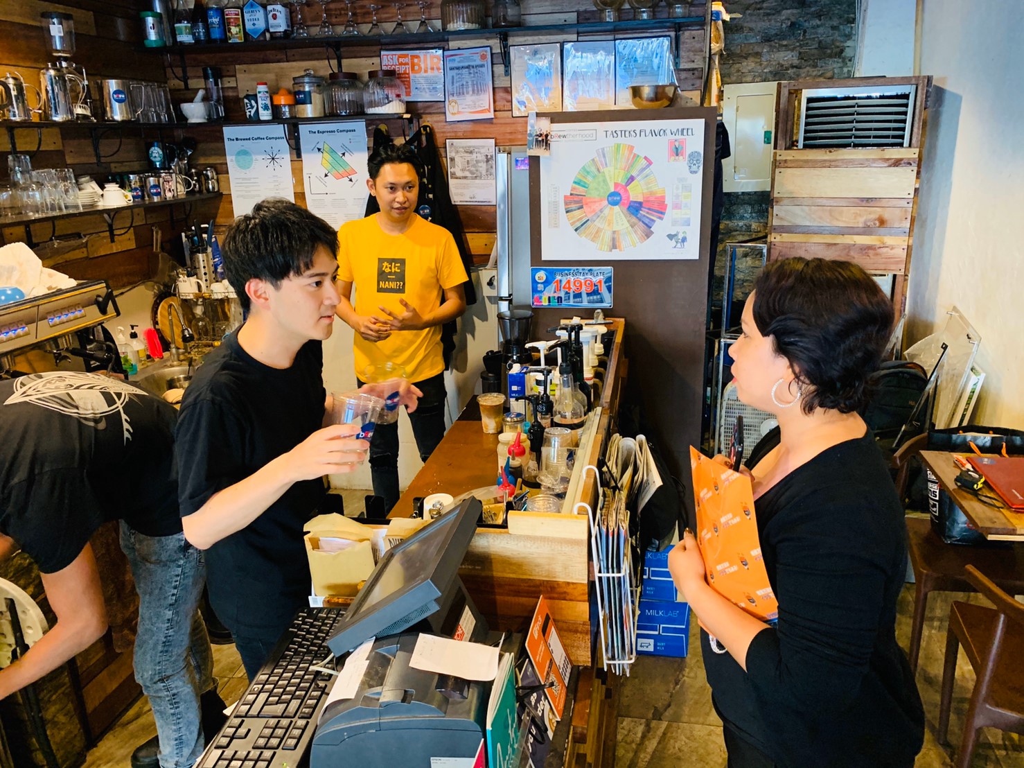 カフェでインターンシップ(オーダー中)